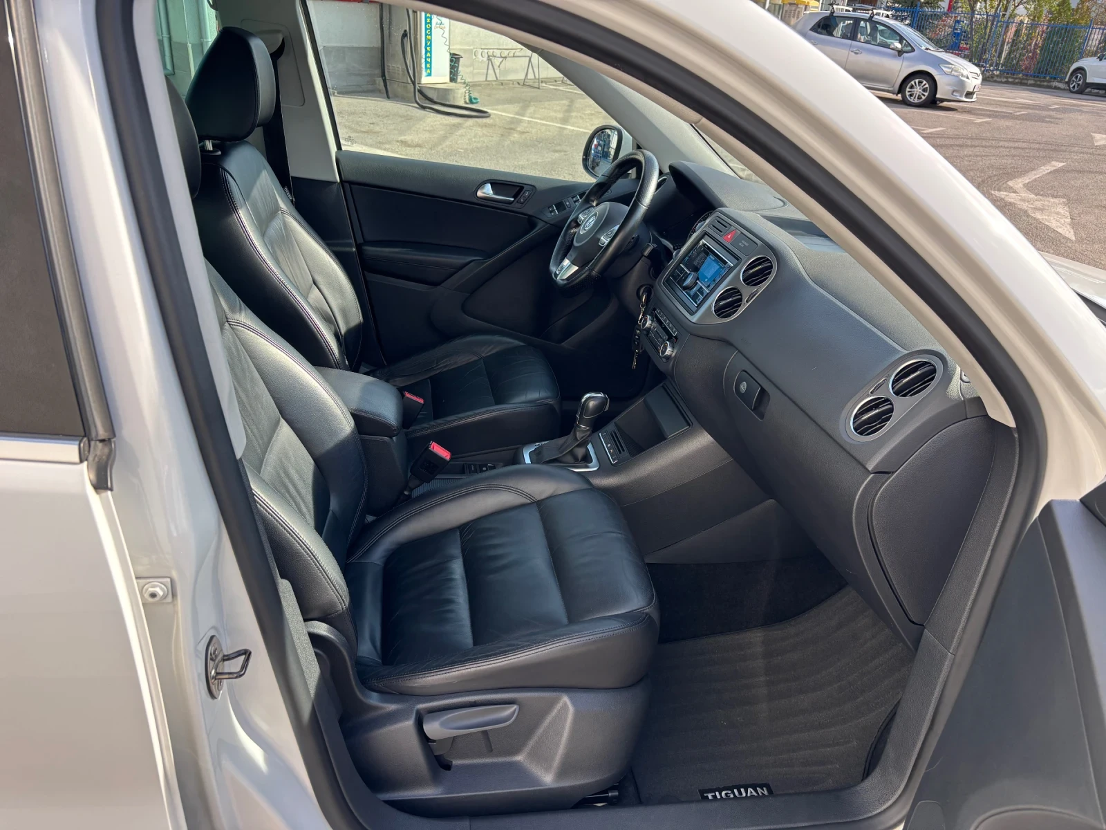 VW Tiguan 2.0i 4x4 DSG R LINE - изображение 8