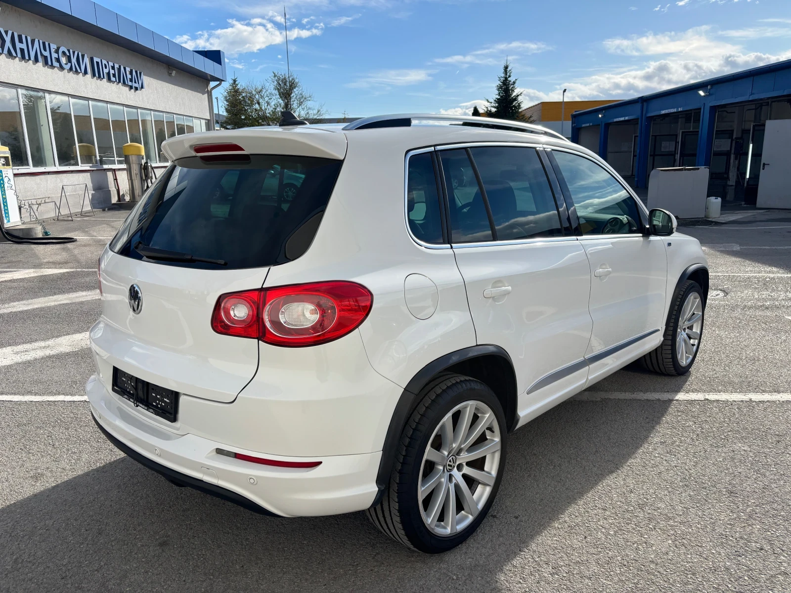 VW Tiguan 2.0i 4x4 DSG R LINE - изображение 4