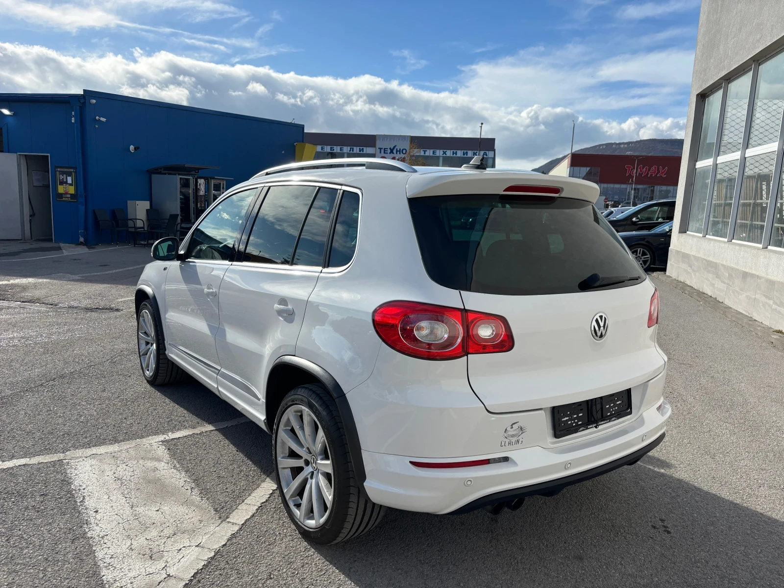 VW Tiguan 2.0i 4x4 DSG R LINE - изображение 6