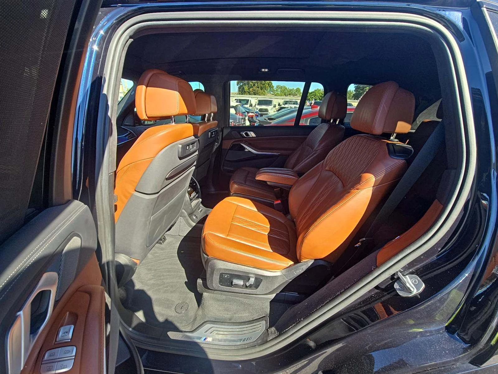 BMW X7 XDrive50i M SPORT/КРЕДИТИРАНЕ-440 ЕВРО НА МЕСЕЦ - изображение 10