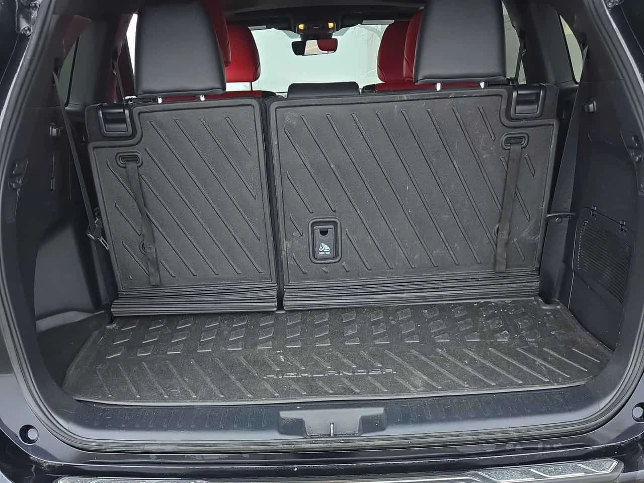 Toyota Highlander XSE AWD | LANE ASSIST | 2 KEYS | ПОДГРЕВИ , снимка 12 - Автомобили и джипове - 53751581