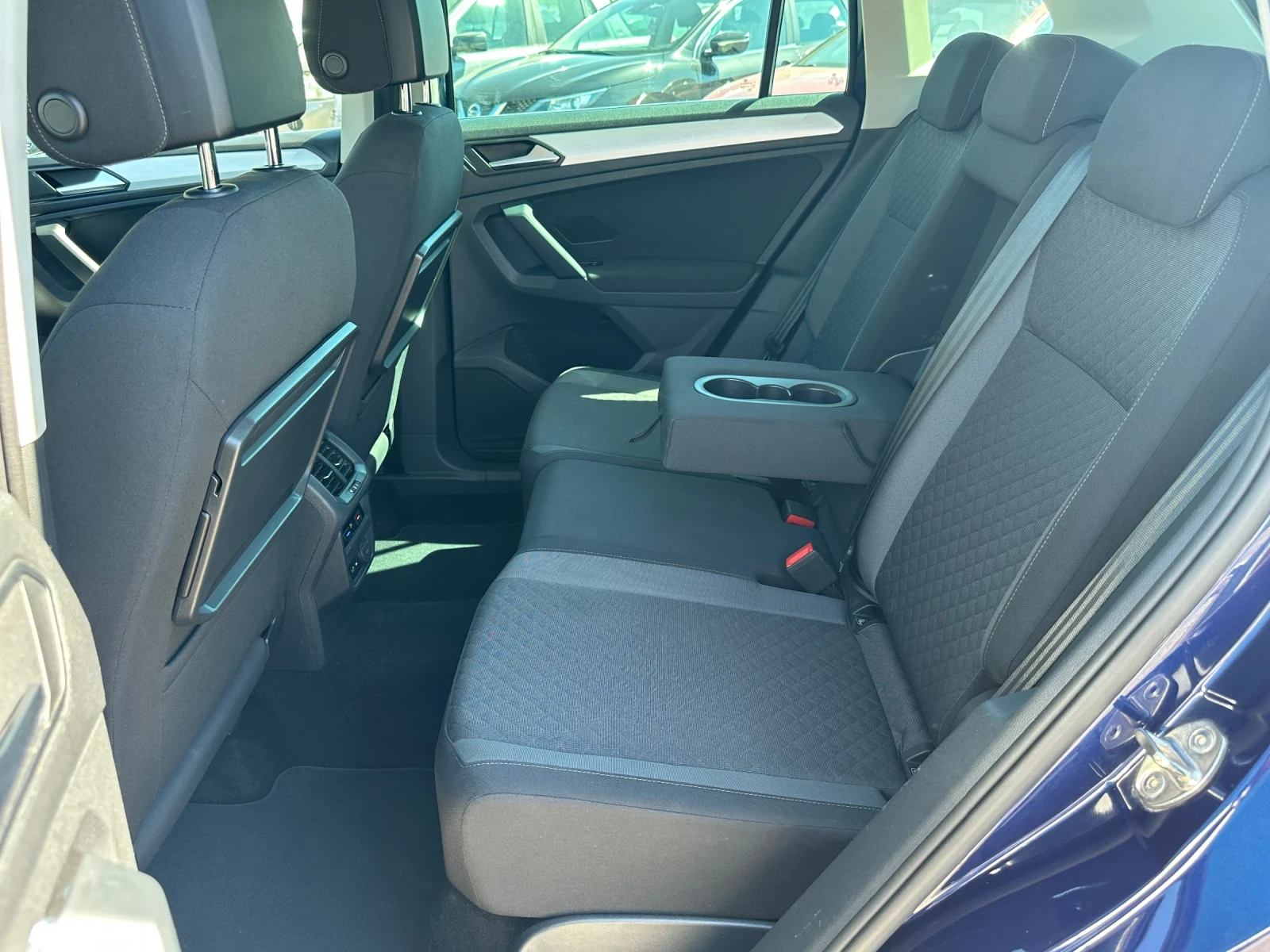 VW Tiguan 2.0TDI-4x4-360CAMERA-LINE ASSIST-САМОПАРКИРАНЕ, снимка 12 - Автомобили и джипове - 55748260