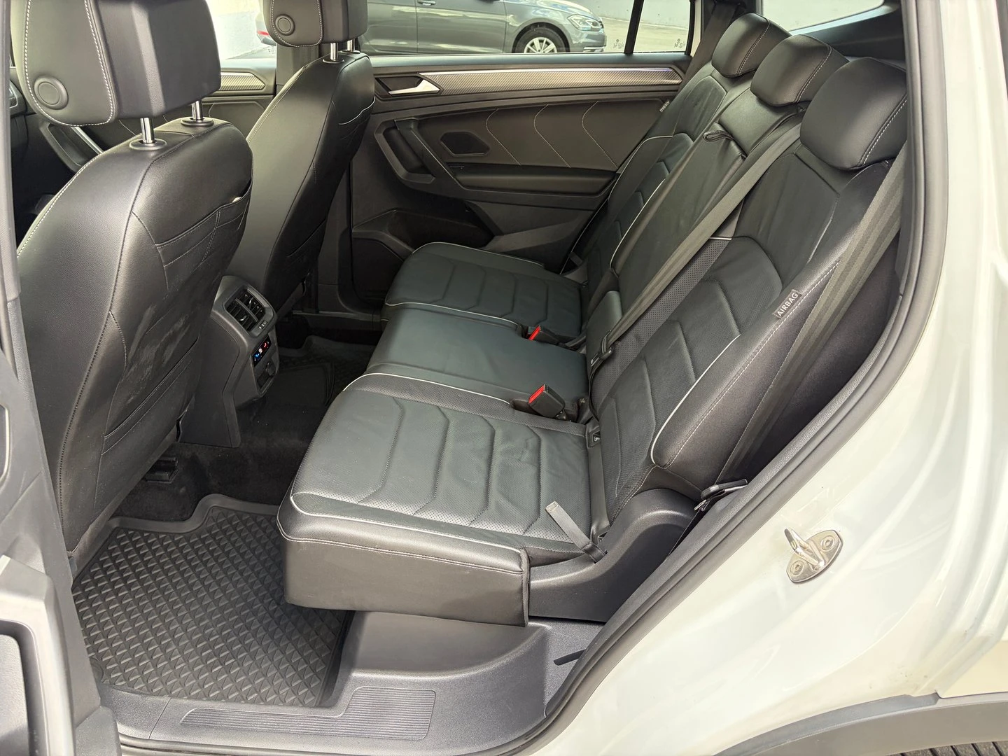 VW Tiguan, снимка 8 - Автомобили и джипове - 56421841