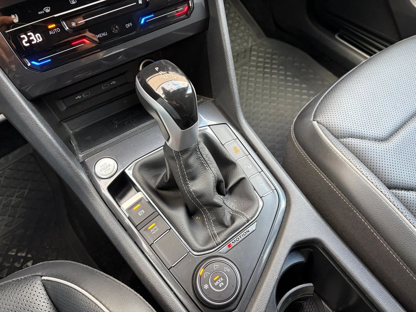 VW Tiguan, снимка 11 - Автомобили и джипове - 56421841