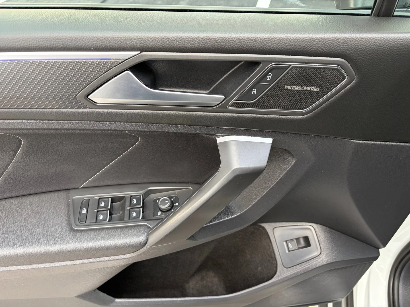 VW Tiguan, снимка 13 - Автомобили и джипове - 56421841