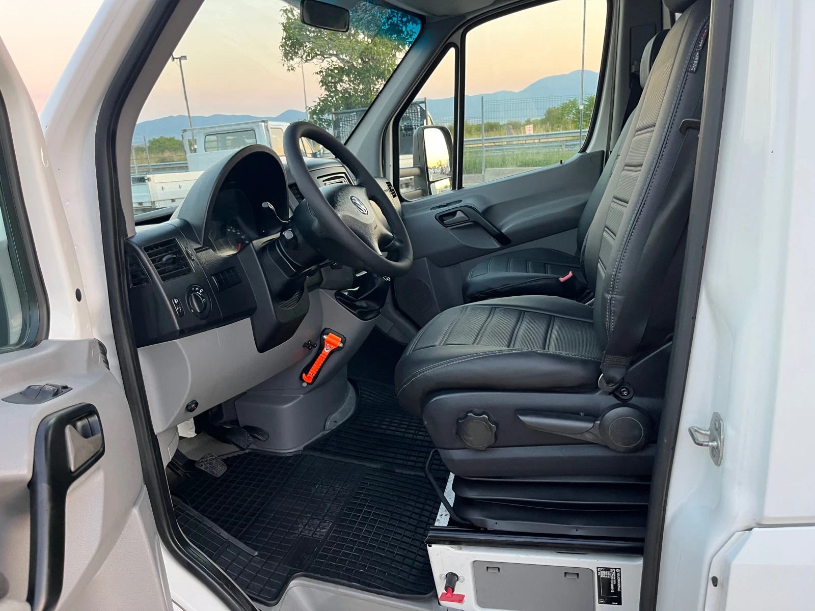 VW Crafter  5   4.30 3.5     | Mobile.bg   11