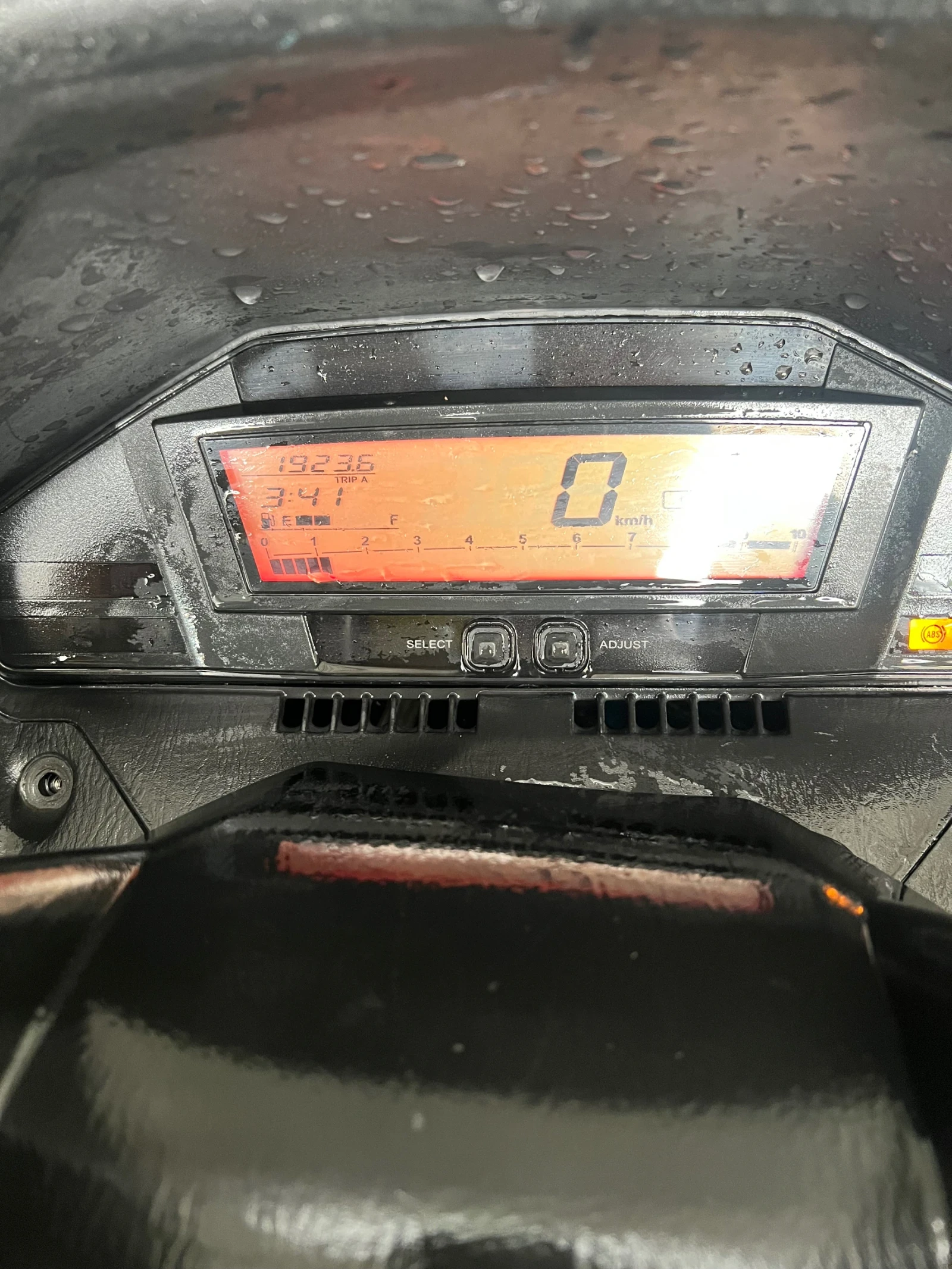 Suzuki Burgman 650 - изображение 9