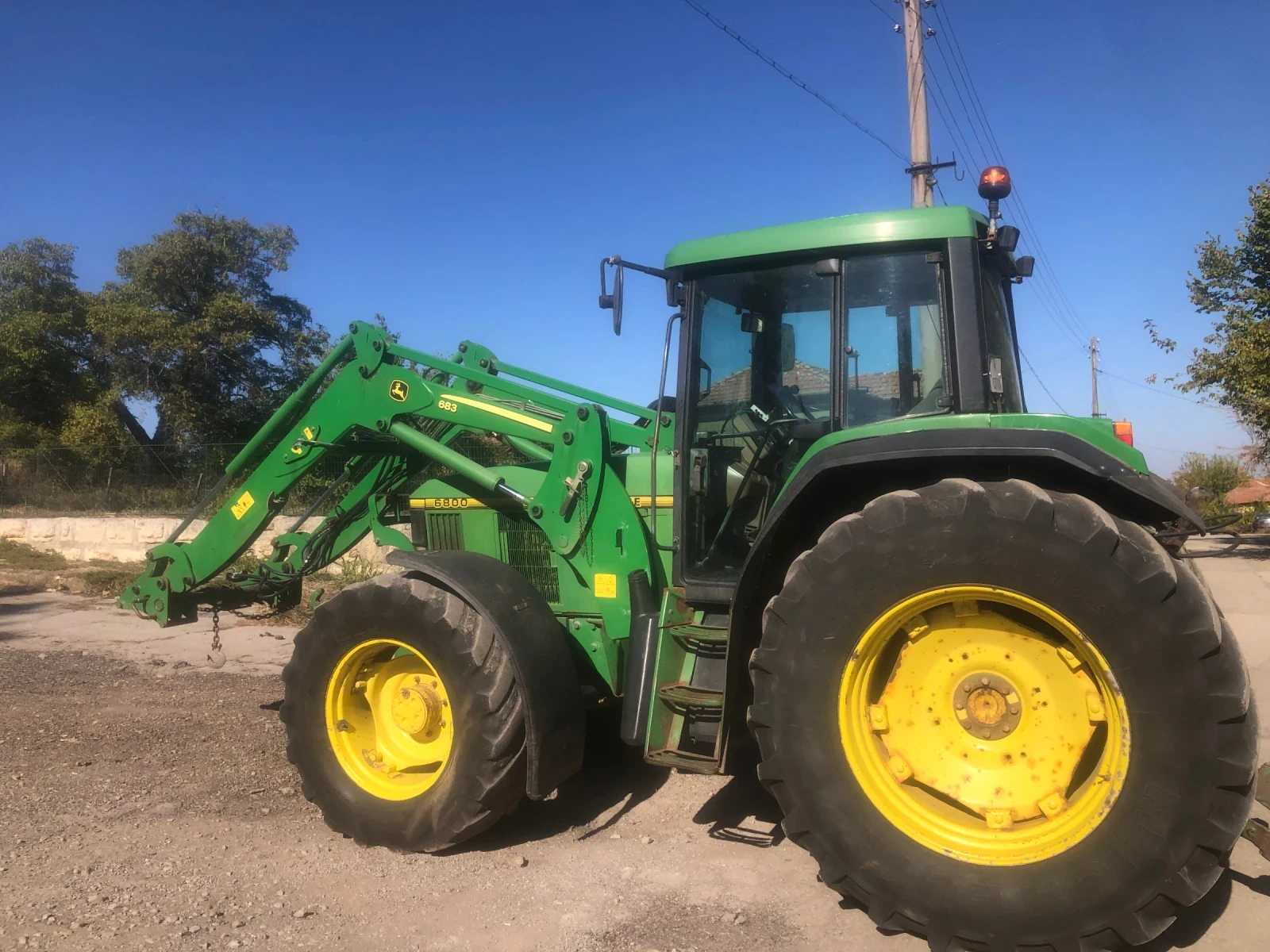 Трактор John Deere 6800 с товарач 683 - изображение 2