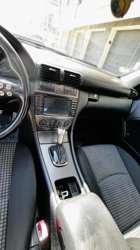Mercedes-Benz C 200, снимка 12