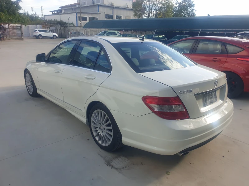 Mercedes-Benz C 230 i, снимка 3 - Автомобили и джипове - 47465848