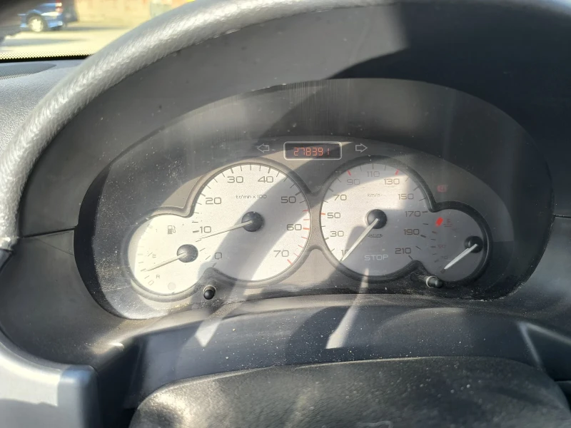 Peugeot Partner 1.6hdi, снимка 7 - Автомобили и джипове - 52490878