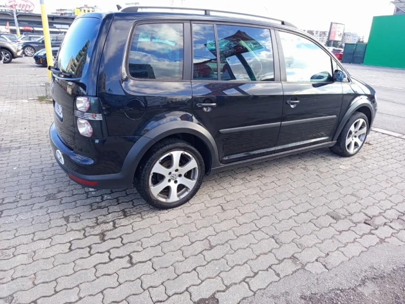 VW Touran, снимка 8 - Автомобили и джипове - 52801146