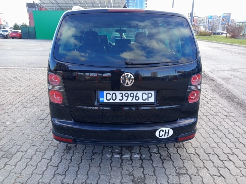 VW Touran, снимка 10 - Автомобили и джипове - 52801146