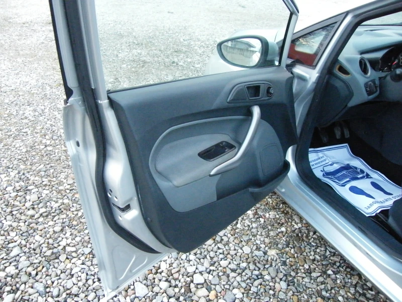 Ford Fiesta 1.2i 82000km., снимка 7 - Автомобили и джипове - 53372834