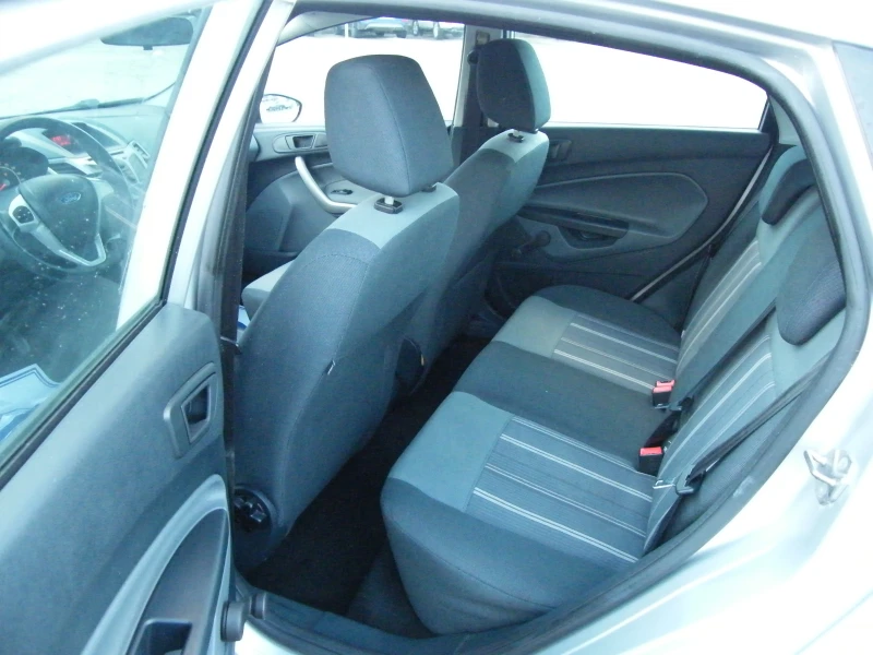 Ford Fiesta 1.2i 82000km., снимка 12 - Автомобили и джипове - 53372834