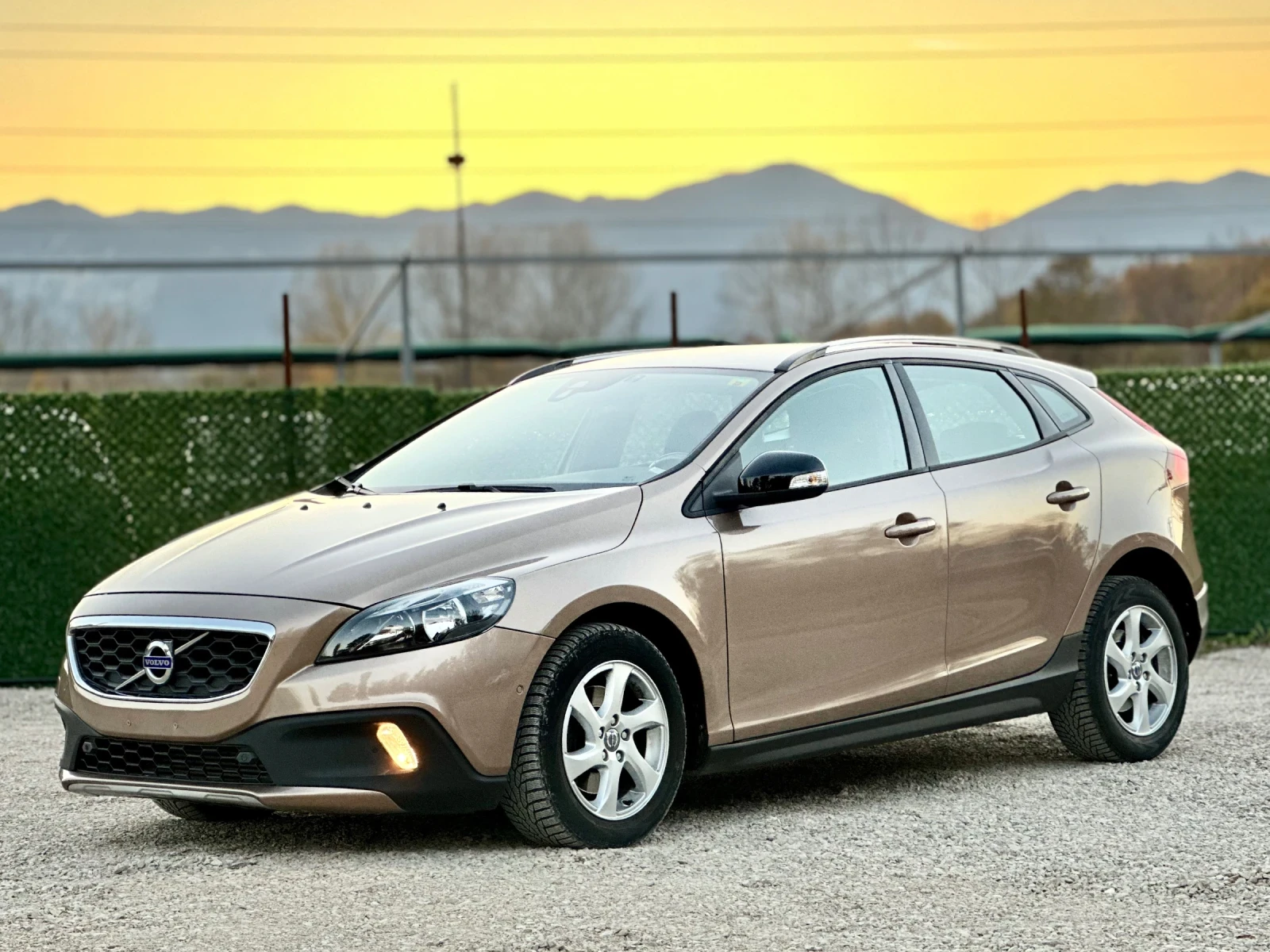 Volvo V40 Cross Country 1.6D * AVTOMAT* NAVI*  - [1] 