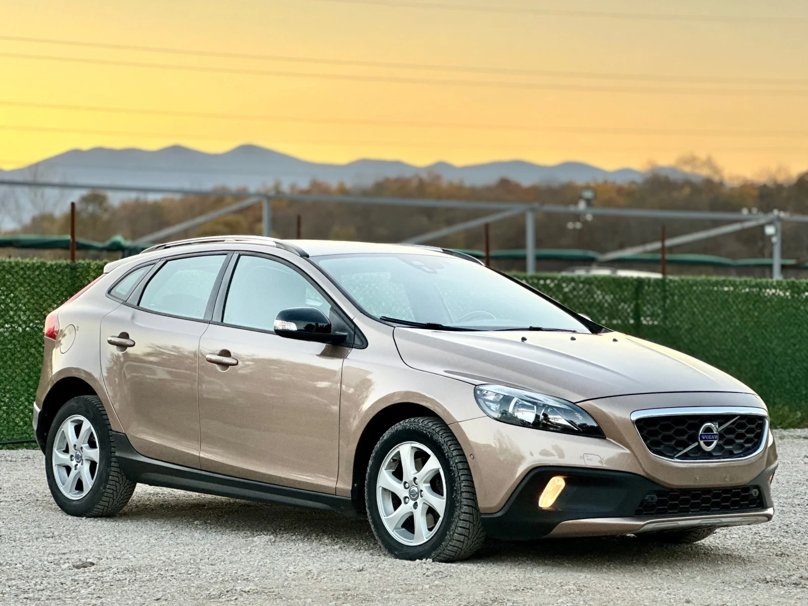 Volvo V40 Cross Country 1.6D * AVTOMAT* NAVI*  - изображение 3