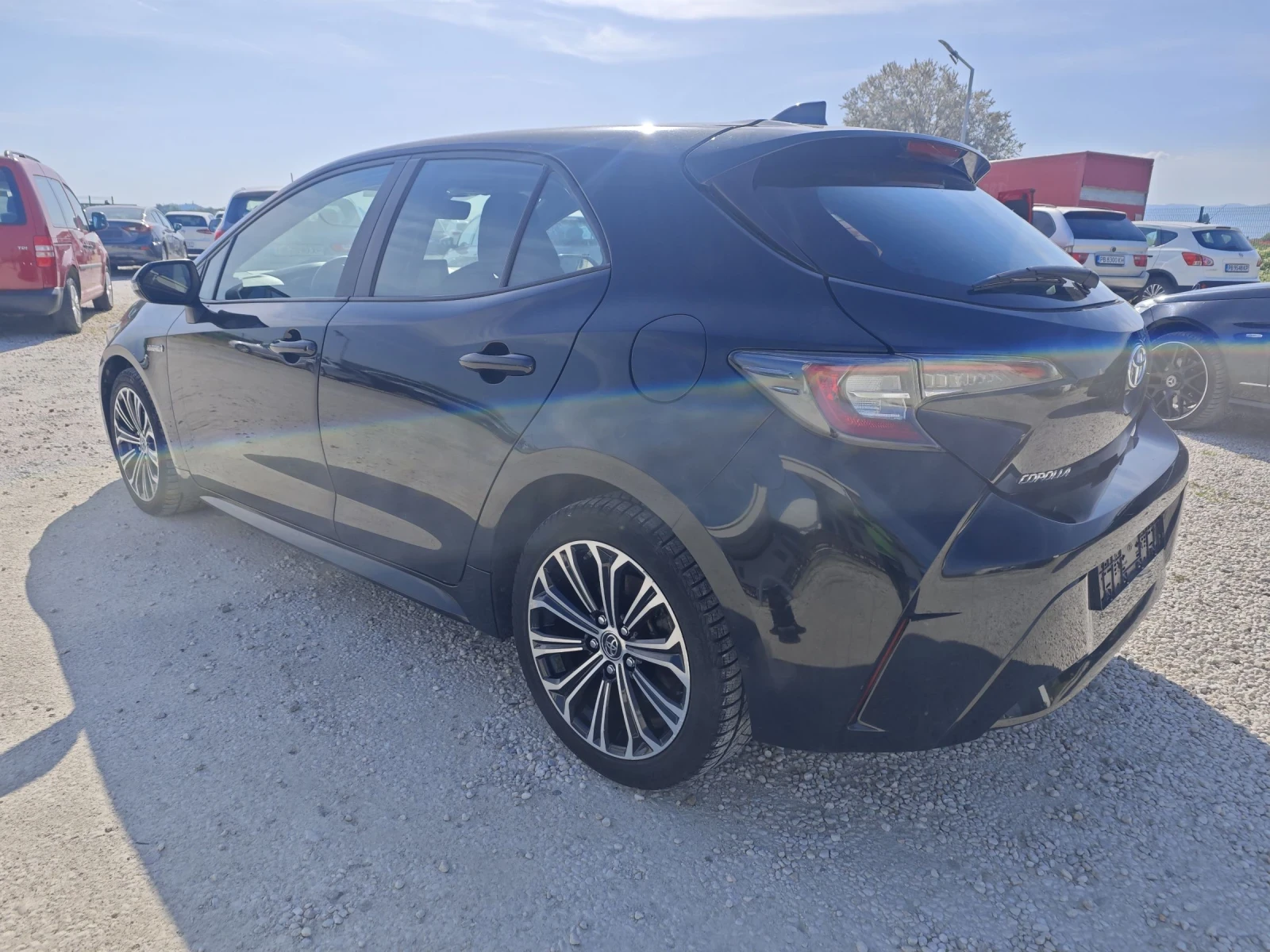 Toyota Corolla 1.8Hibrid - изображение 7