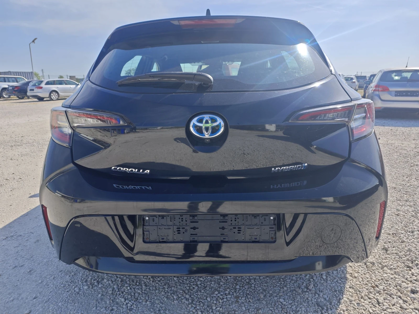Toyota Corolla 1.8Hibrid - изображение 8