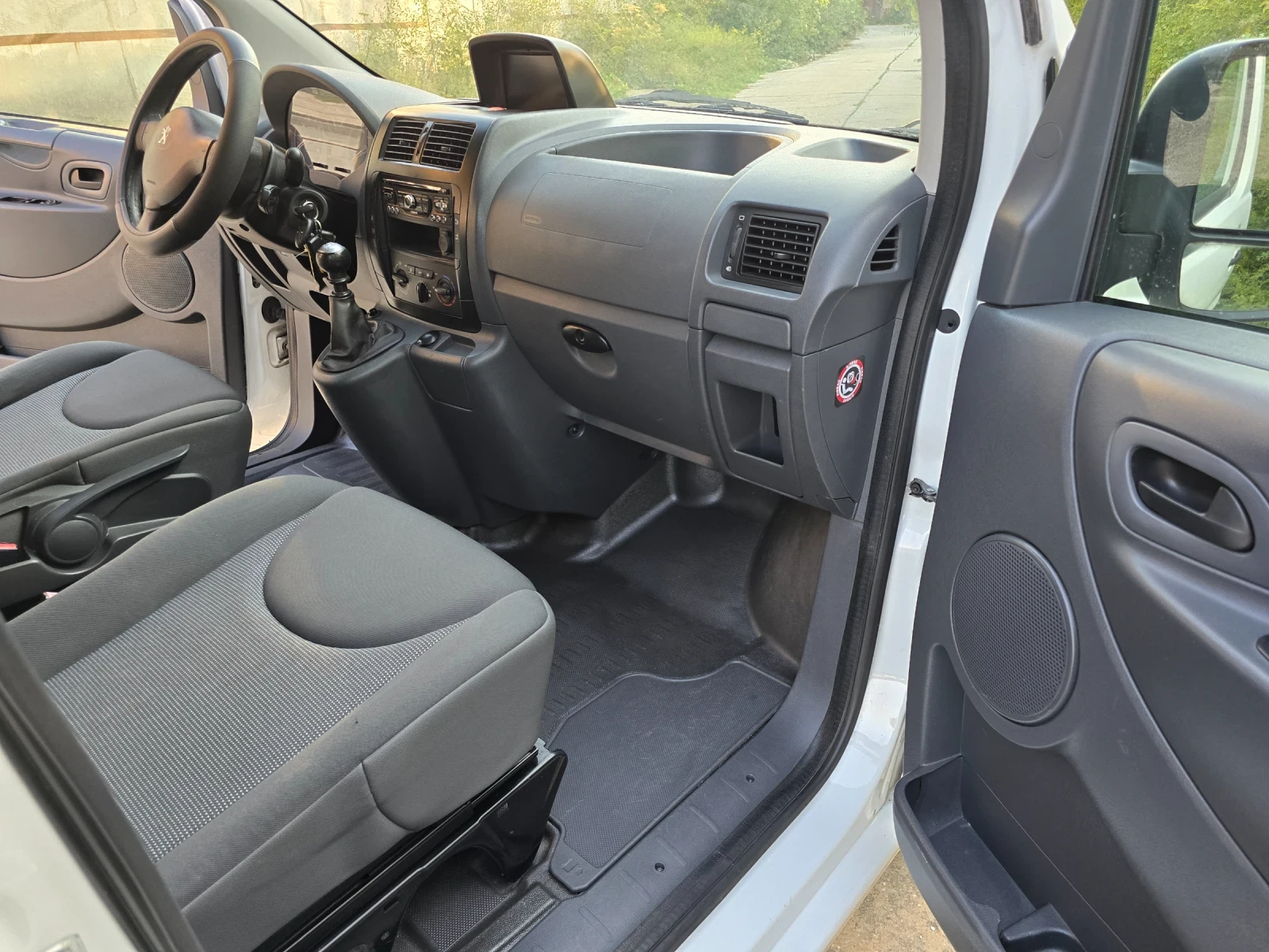 Peugeot Expert 2.0 HDI /5 Места - изображение 10