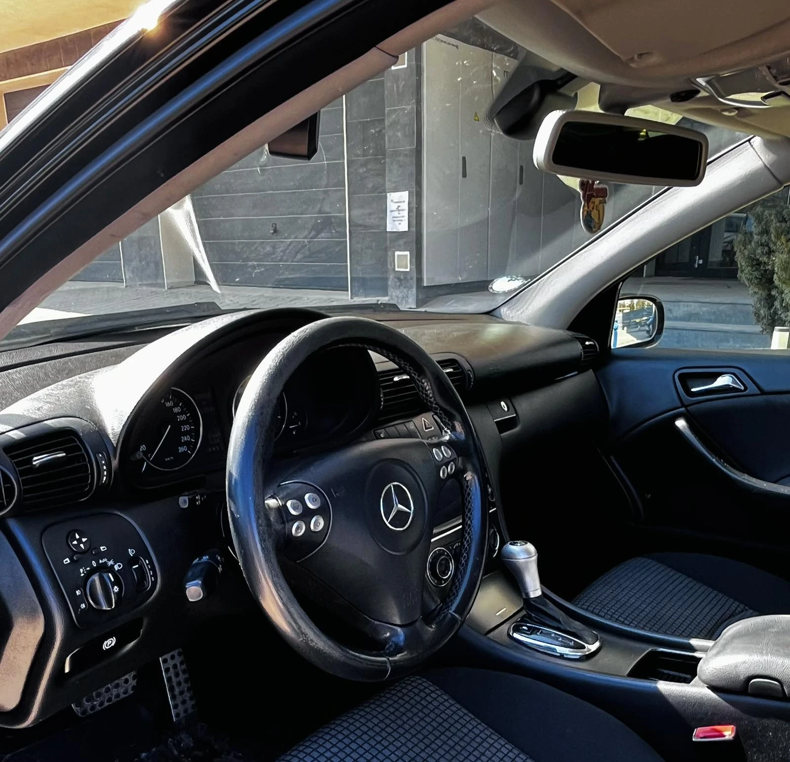 Mercedes-Benz C 200, снимка 10 - Автомобили и джипове - 53489566