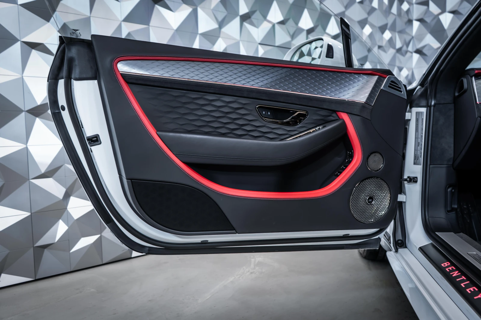 Bentley Continental gt Speed V8 Hybrid * First Edition* , снимка 7 - Автомобили и джипове - 53812451