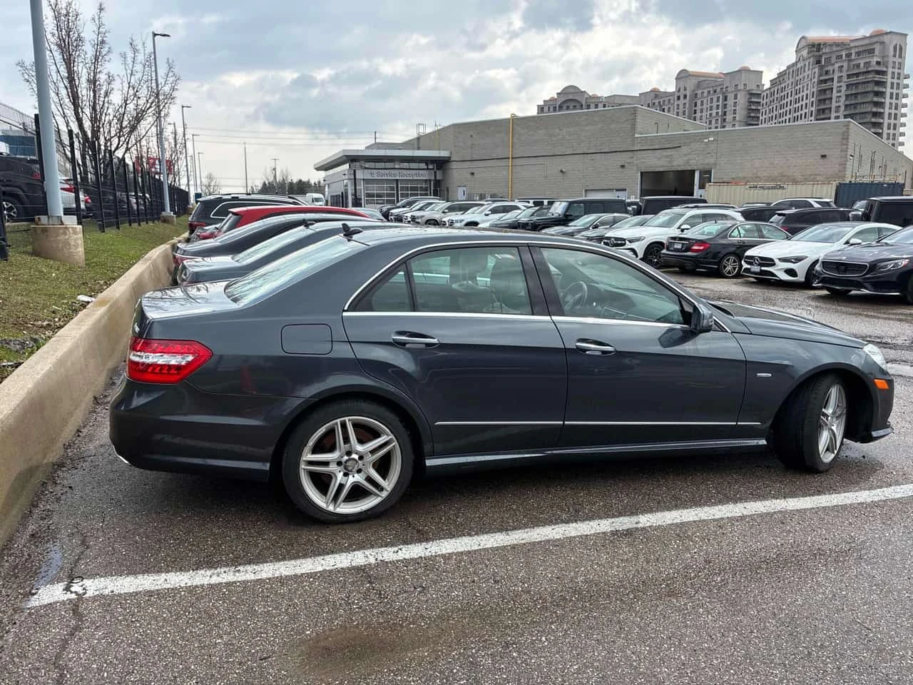 Mercedes-Benz E 500 * 550 * CARFAX * HARMAN * ОБДУХВАНЕ * КЛИПОВЕ, снимка 3 - Автомобили и джипове - 54881351