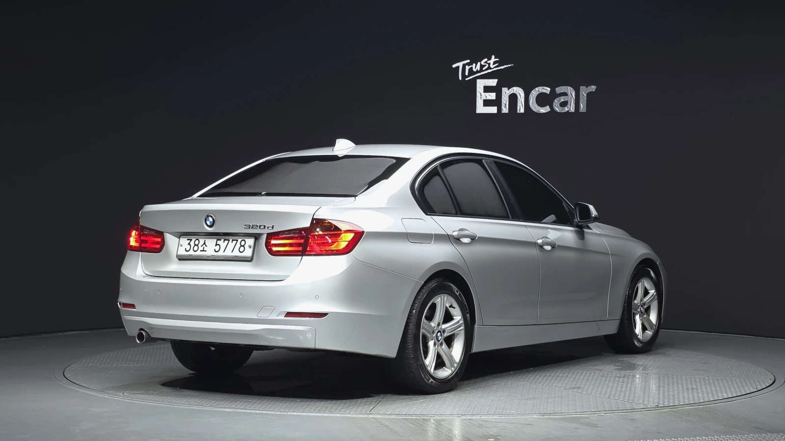 BMW 320 ЛЮК* КРАЙНА ЦЕНА, снимка 2 - Автомобили и джипове - 55593745
