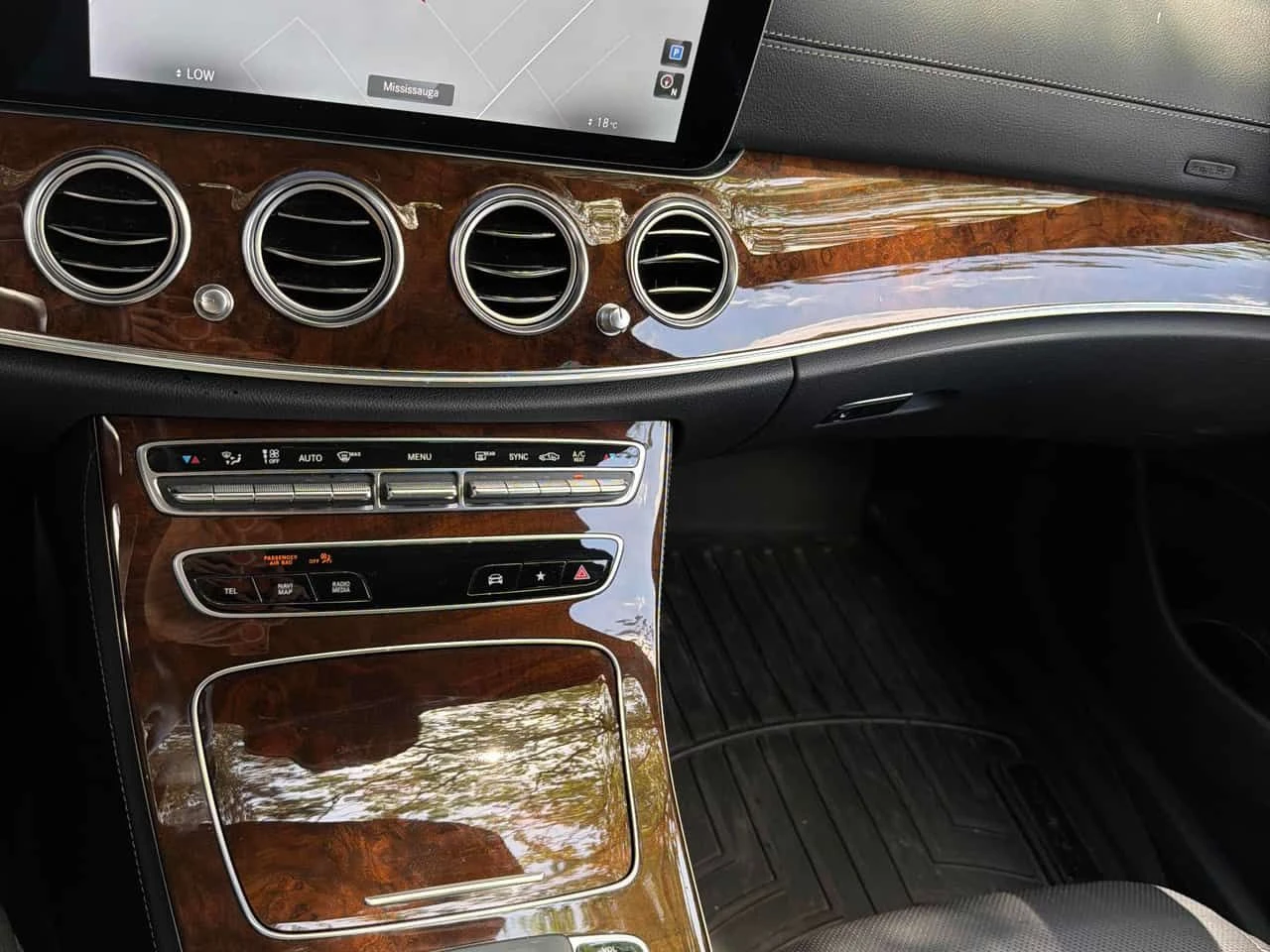 Mercedes-Benz E 350 * АВТОКРЕДИТ БЕЗ ПЪРВОНАЧАЛНА ВНОСКА* , снимка 10 - Автомобили и джипове - 55603351