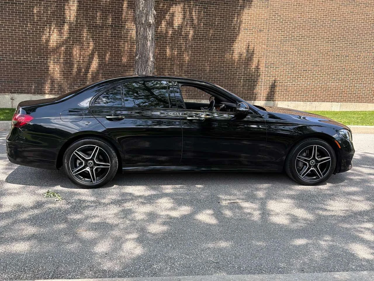 Mercedes-Benz E 350 * АВТОКРЕДИТ БЕЗ ПЪРВОНАЧАЛНА ВНОСКА* , снимка 3 - Автомобили и джипове - 55603351