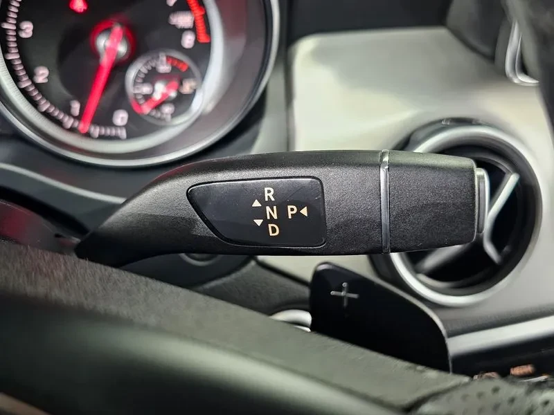 Mercedes-Benz GLA 250 4Matic, снимка 9 - Автомобили и джипове - 56020669