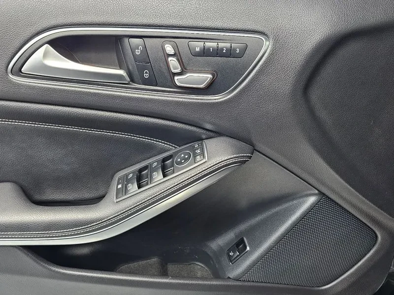 Mercedes-Benz GLA 250 4Matic, снимка 14 - Автомобили и джипове - 56020669