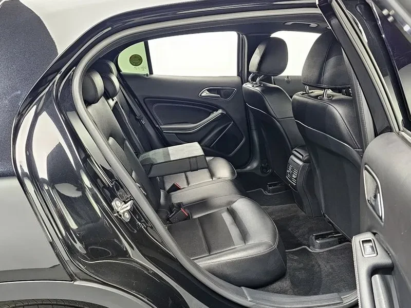 Mercedes-Benz GLA 250 4Matic, снимка 11 - Автомобили и джипове - 56020669