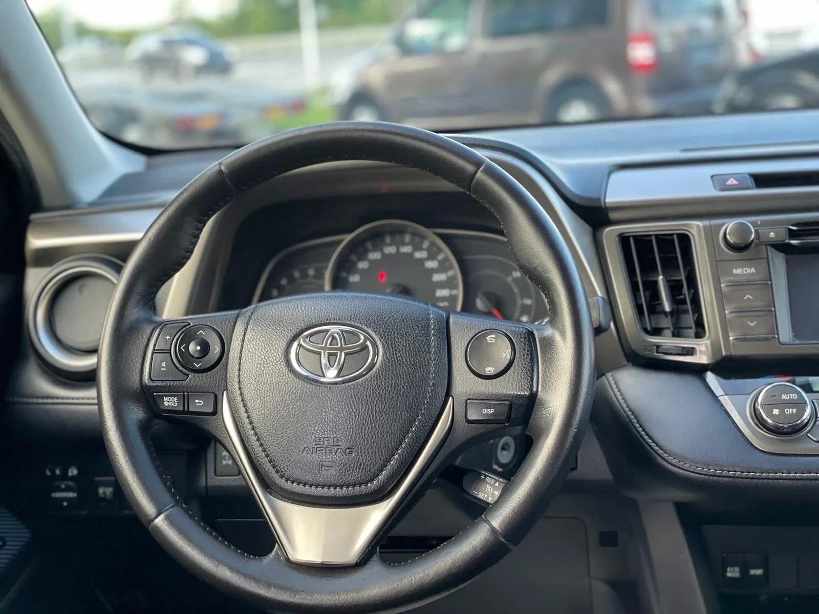 Toyota Rav4 2.2D-4X4-NAVI-CAMERA | Mobile.bg — изображение 11