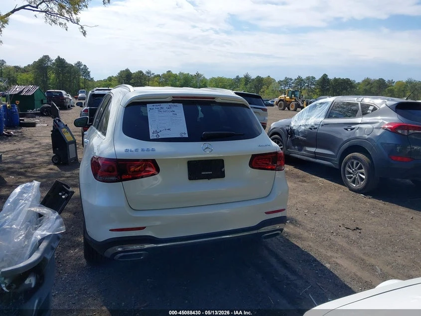Mercedes-Benz GLC 300 2021 MERCEDES-BENZ GLC 300 4MATIC SUV, снимка 8 - Автомобили и джипове - 54696629