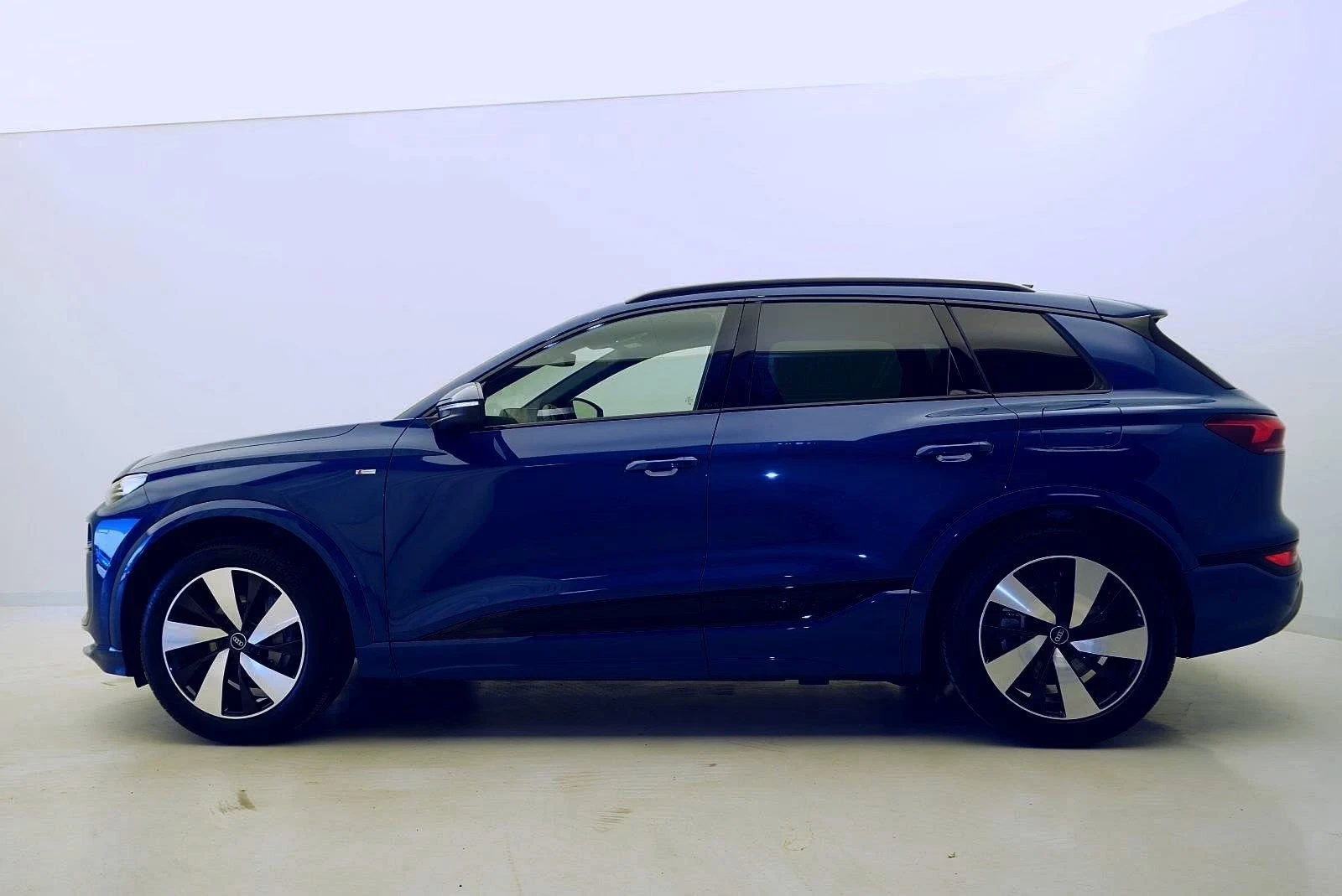 Audi Q6 Quattro 2xS-Line DISTR Matrix 360 Winter Pack+ K-L, снимка 3 - Автомобили и джипове - 55715583