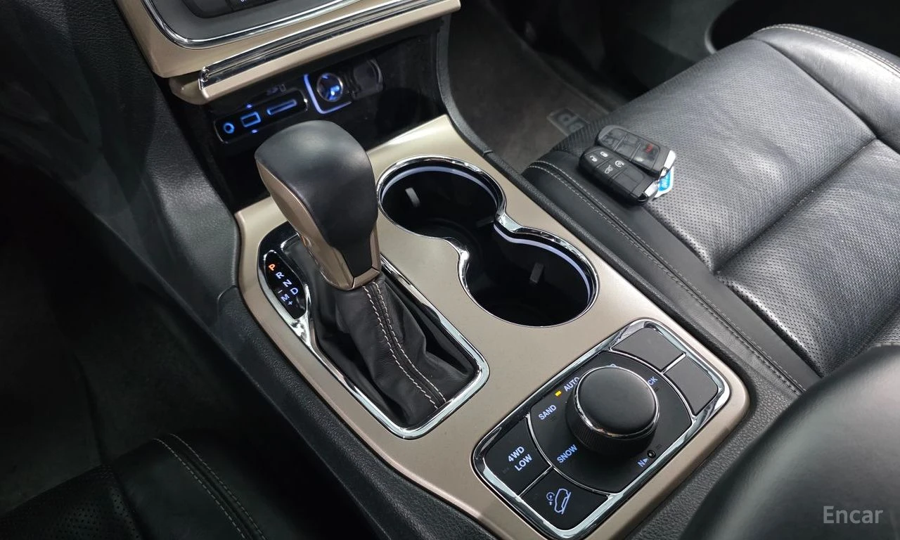 Jeep Grand cherokee 3.6 LIMITED* ПОДГРЕВ* ОБДУХВАНЕ* ПАНОРАМА* КАМЕРА*, снимка 12 - Автомобили и джипове - 55661669