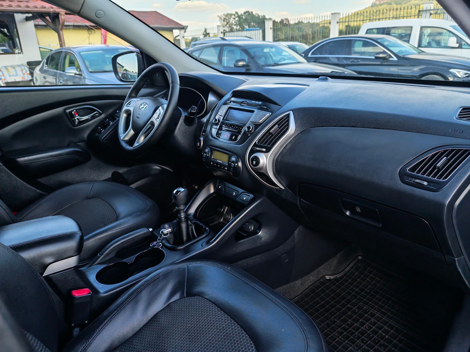 Hyundai IX35 1.7 дизел Италия, снимка 12 - Автомобили и джипове - 56315354
