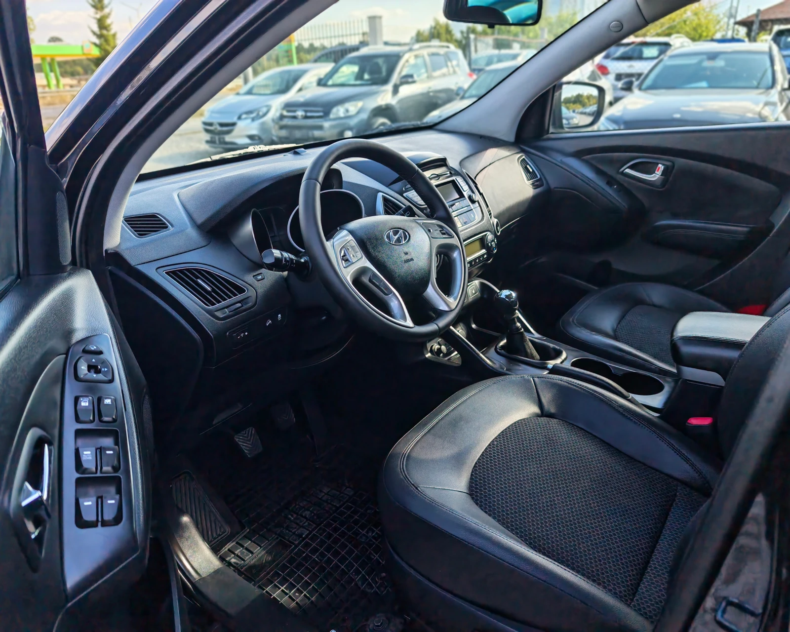 Hyundai IX35 1.7 дизел Италия, снимка 11 - Автомобили и джипове - 56315354