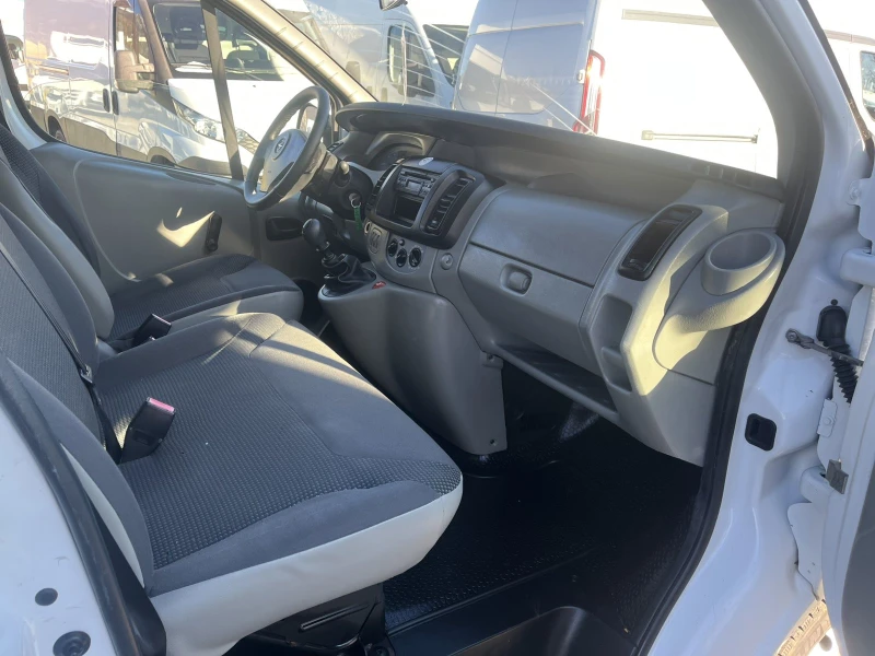 Opel Vivaro 9местен, снимка 10 - Бусове и автобуси - 48601852