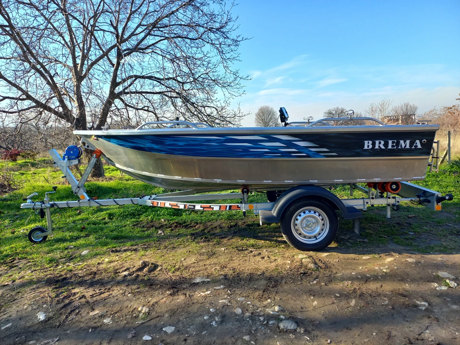 Лодка Bavaria BREMA 370V , снимка 4 - Воден транспорт - 54818153