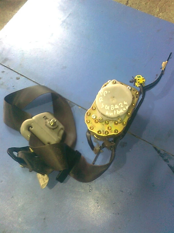 колан предпазен преден десен за Субару Аутбек 02г.