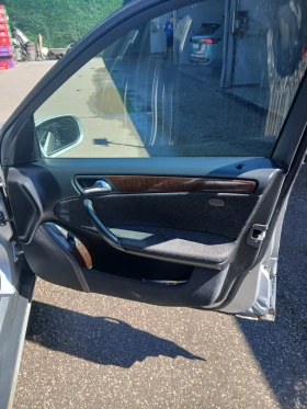 Mercedes-Benz C 220, снимка 3