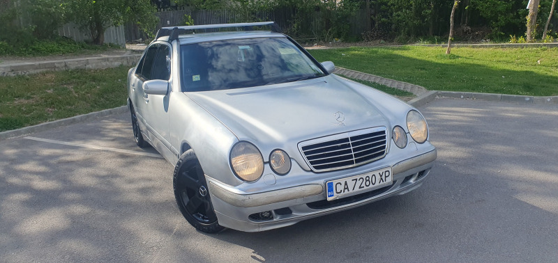 Mercedes-Benz E 220 2.2 CDI, снимка 1 - Автомобили и джипове - 45546262