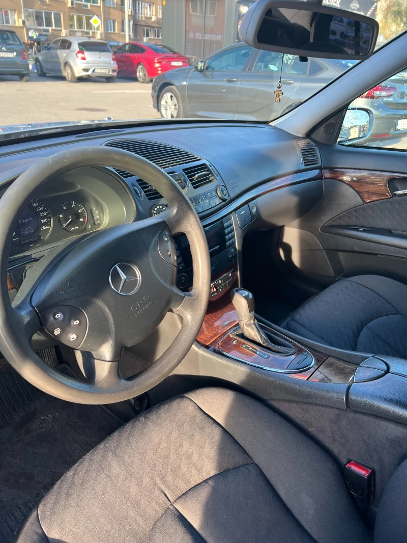 Mercedes-Benz E 220 CDI, снимка 9 - Автомобили и джипове - 47538103