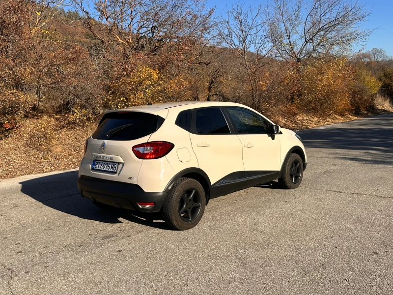 Renault Captur, снимка 3 - Автомобили и джипове - 47874053