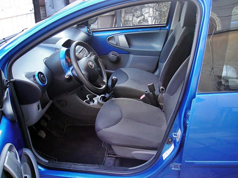 Toyota Aygo 1.0ГЕРМАНИЯ, снимка 9 - Автомобили и джипове - 48613356