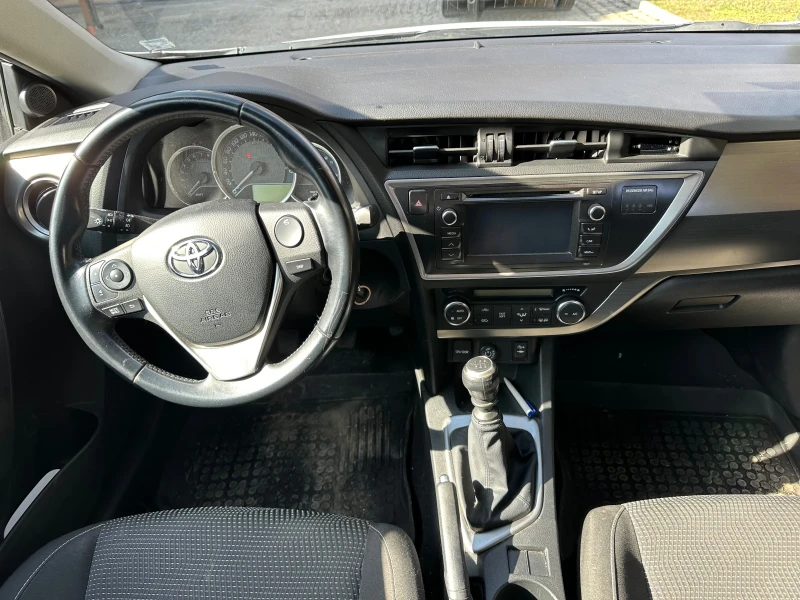 Toyota Auris 1.6 бензин/газ, снимка 9 - Автомобили и джипове - 49208695