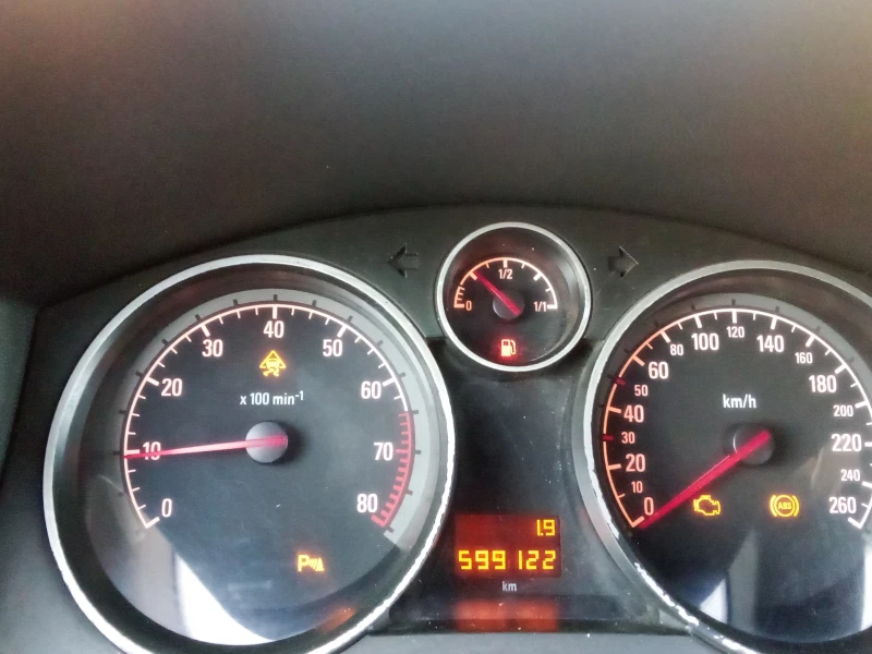 Opel Zafira 1.6, снимка 8 - Автомобили и джипове - 52250102