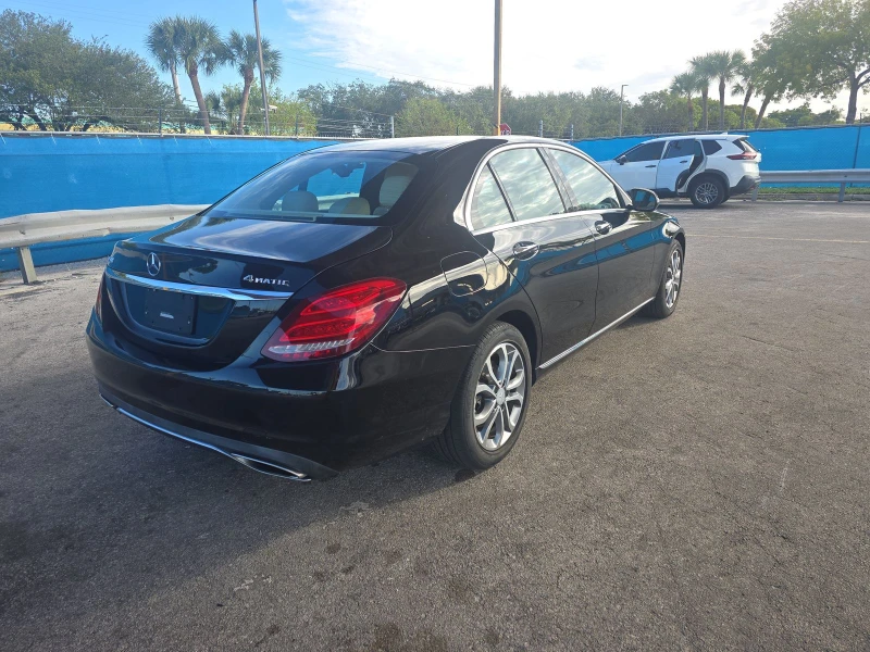 Mercedes-Benz C 300, снимка 4 - Автомобили и джипове - 52485866